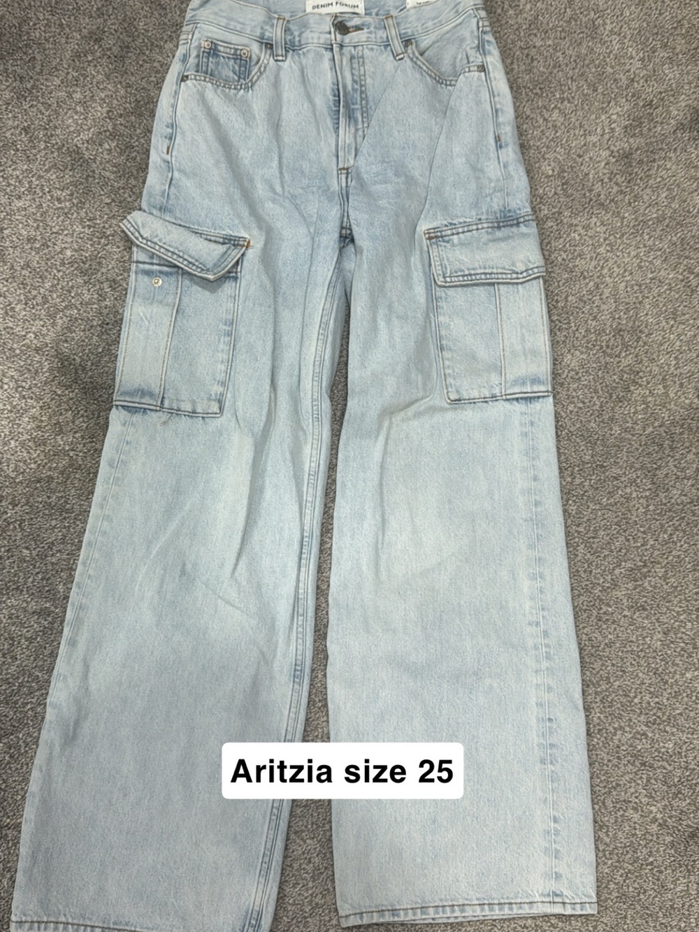 Aritzia Light Wash Cargo Wide-Leg Jeans - Light Blue